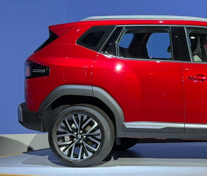 Nissan-Tekton-7