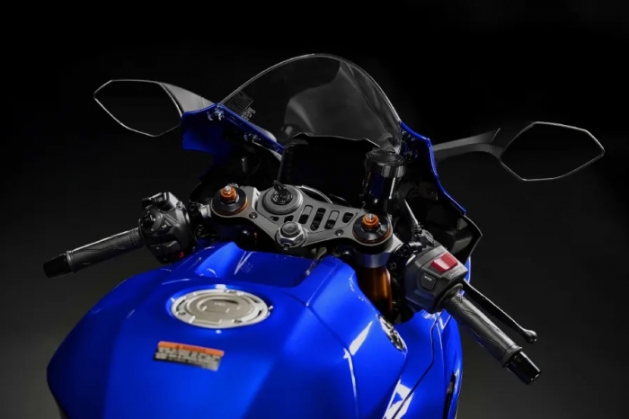 Yamaha-R7-3