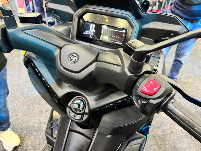 YAMAHA-XMAX-2