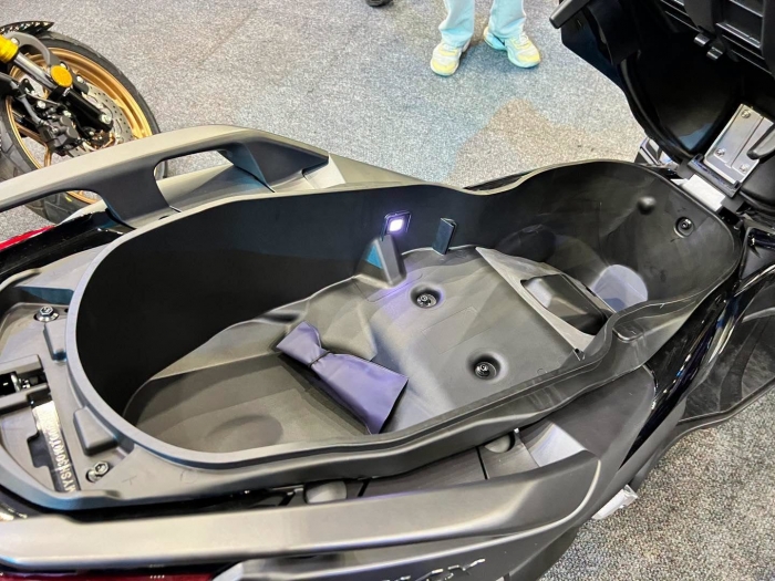 YAMAHA-XMAX-5