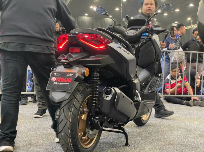 YAMAHA-XMAX-7
