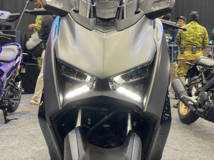 YAMAHA-XMAX-8