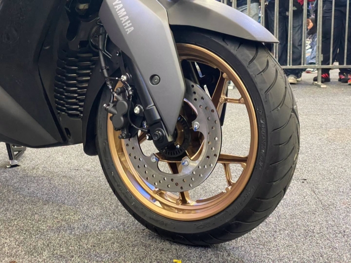 YAMAHA-XMAX-9