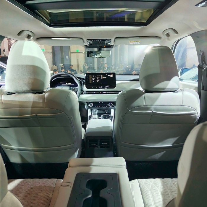 Mitsubishi-Outlander-PHEV-10