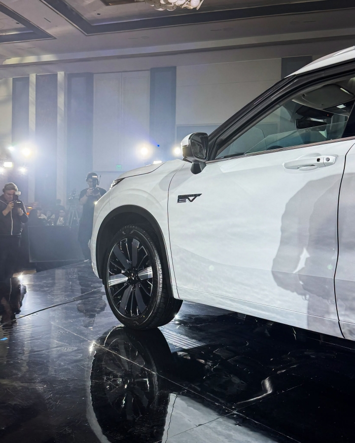 Mitsubishi-Outlander-PHEV-4