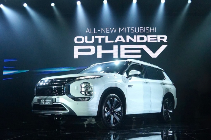 Mitsubishi-Outlander-PHEV-6