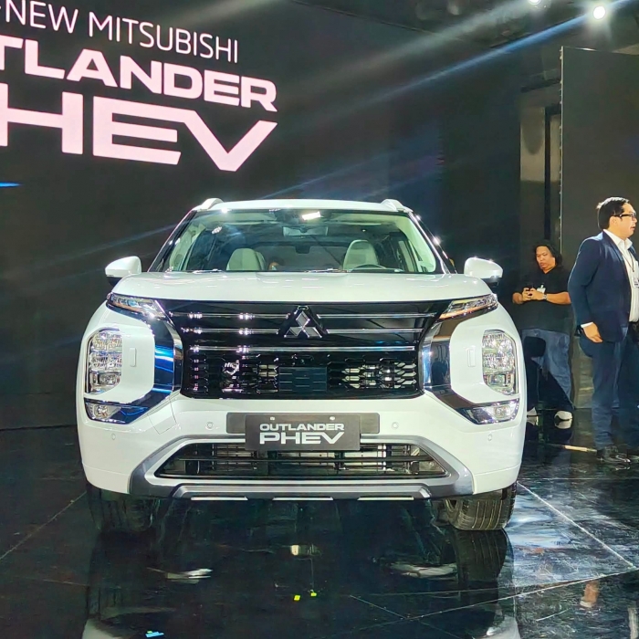 Mitsubishi-Outlander-PHEV-9