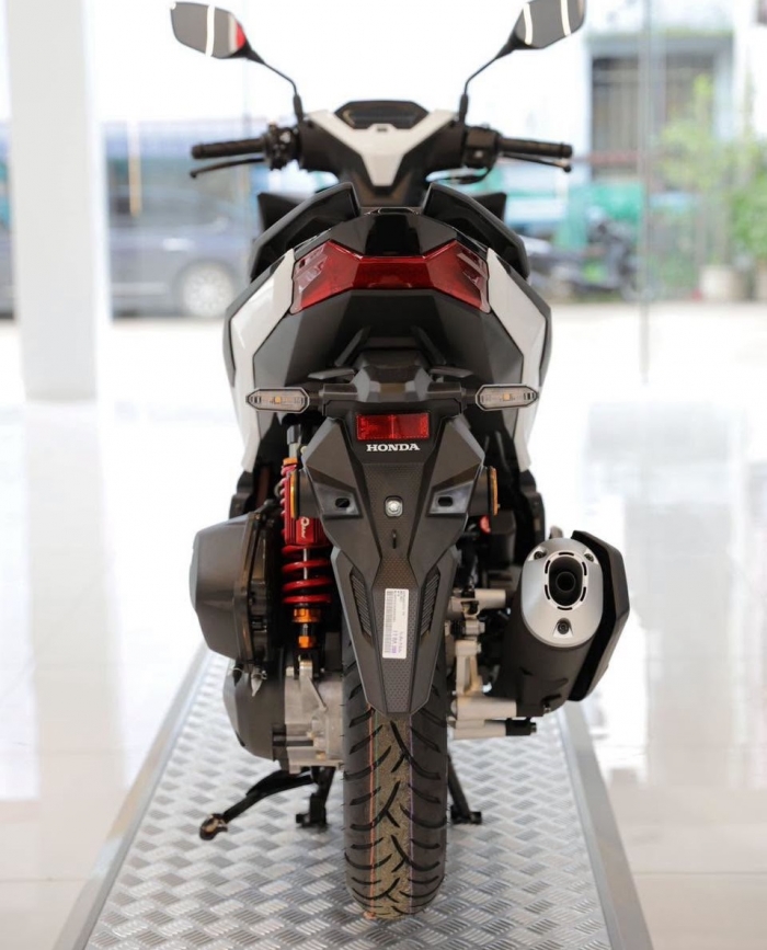 HONDA-CLICK-160-7