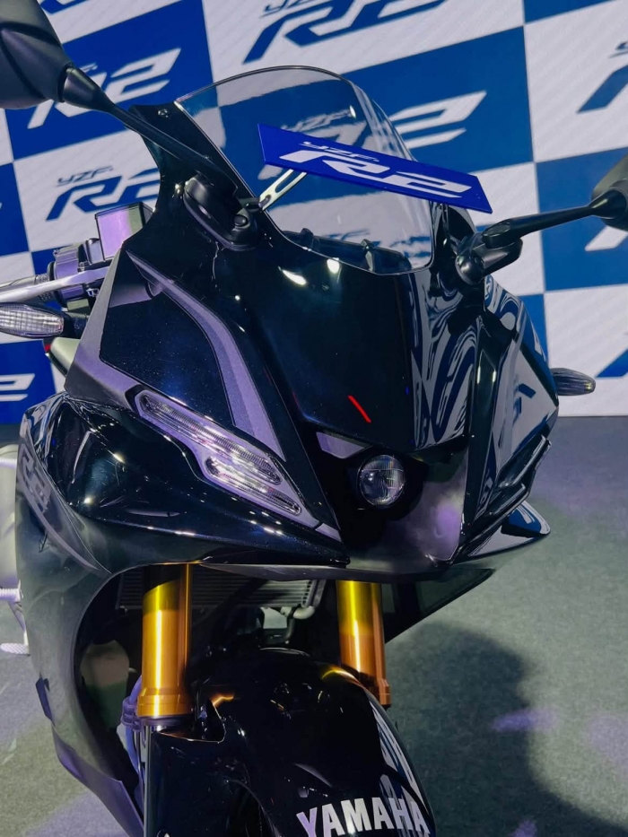 Yamaha-R2-11