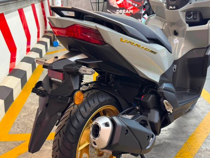 Honda-Vario-160-11