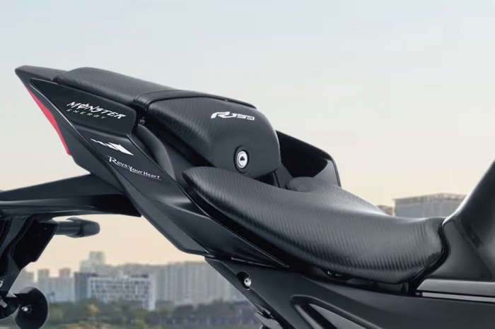 Yamaha-R15-V4-1