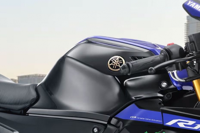Yamaha-R15-V4-2