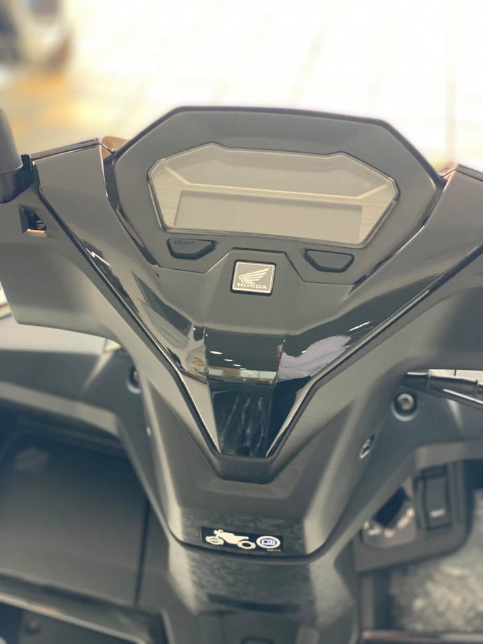 HONDA-CLICK-160-8