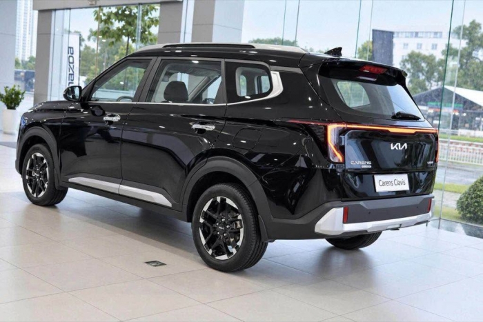 kia-carens-clavis-2