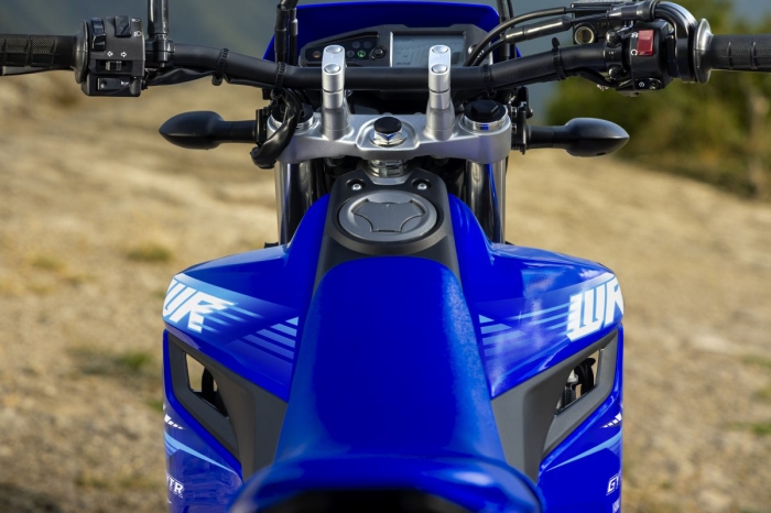 2027-yamaha-wr125r-6