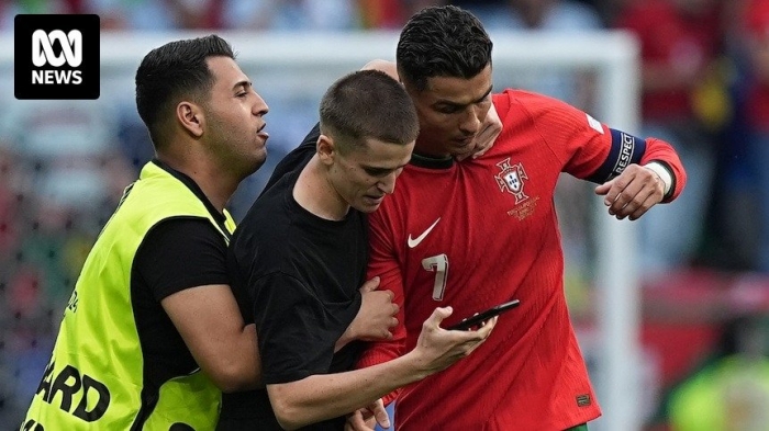 Ronaldo bị fan cuồng quấy rối, UEFA có động thái cứng rắn