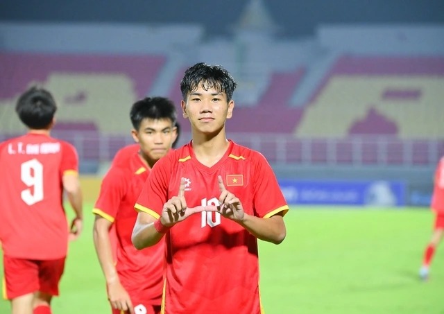 chu ngoc nguyen luc u17 viet nam 1