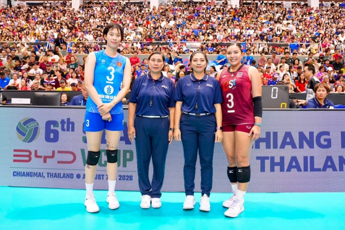 co dong vien bong chuyen thai lan bao ve thanh thuy (1)