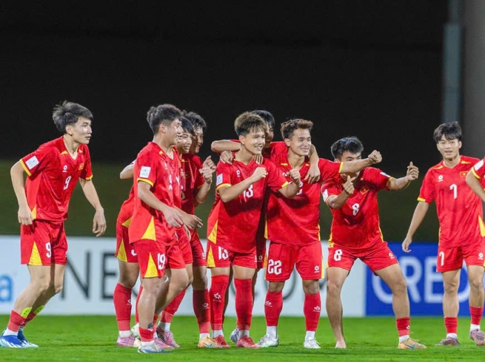 hlv roland dan dat u17 viet nam du world cup 10-9 (3)
