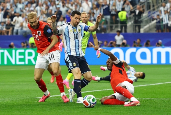 ket-qua-bong-da-argentina-vs-ao-messi-lap-ky-luc-vo-tien-khoan-hau