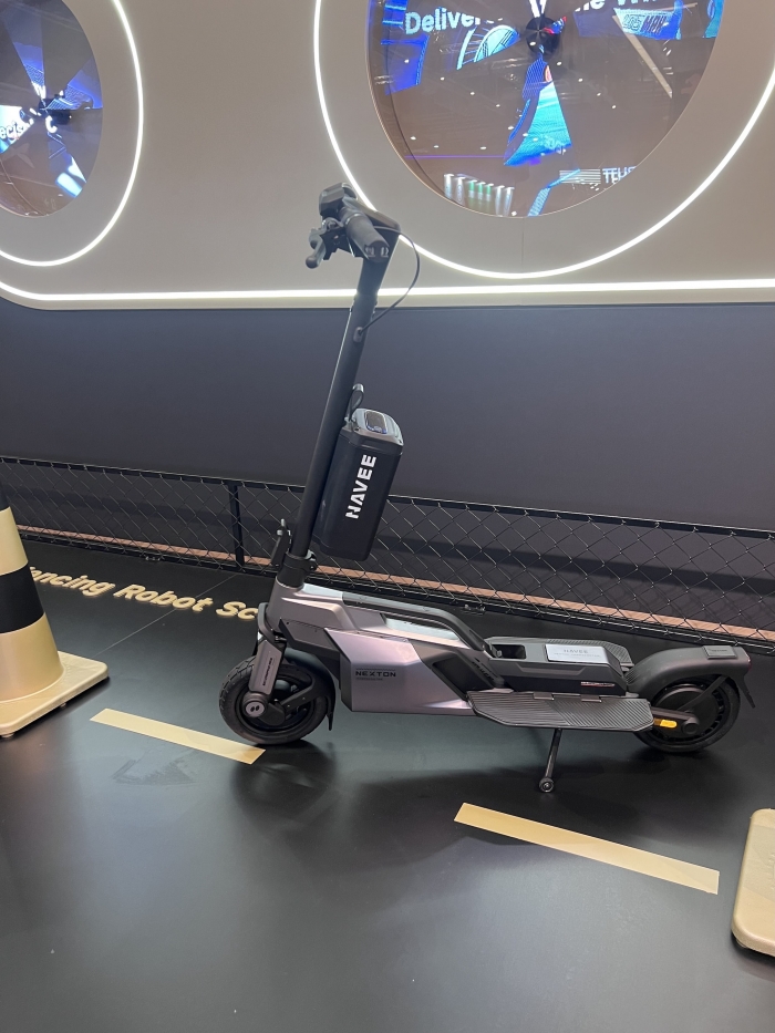 ifa-2026-navee-unveiled-the-roboscooter-nexton-e-scooter-as-an-ai-companion-self-balances_3