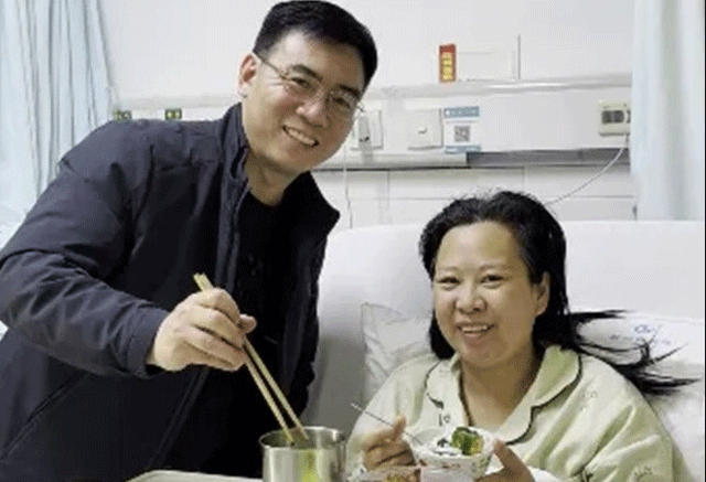 Hy-huu-nguoi-dan-ong-chay-voi-den-cuu-nguoi-bi-nan-tren-duong-sung-so-khi-thay-vo-minh-ngay-truoc-mat-2