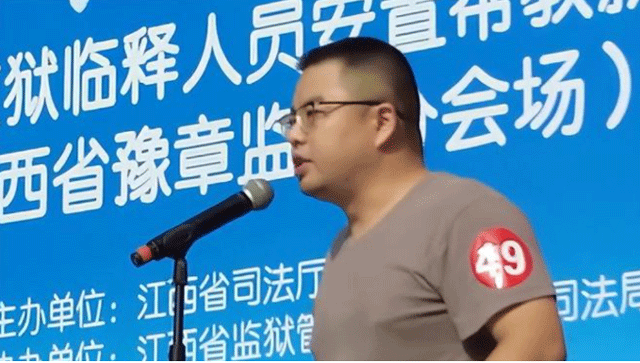 Ra-tu-khoi-nghiep-tu-4-chiec-may-may-thanh-chu-4-nha-xuong-co-200-nhan-cong-30-la-nguoi-tung-di-tu