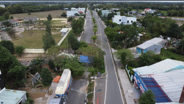 Ly-giai-nguyen-nhan-tuyen-duong-quy-mo-4-lan-xe-duoc-dau-tu-25-ty-co-ngoi-nha-nam-chan-ngay-giua-1