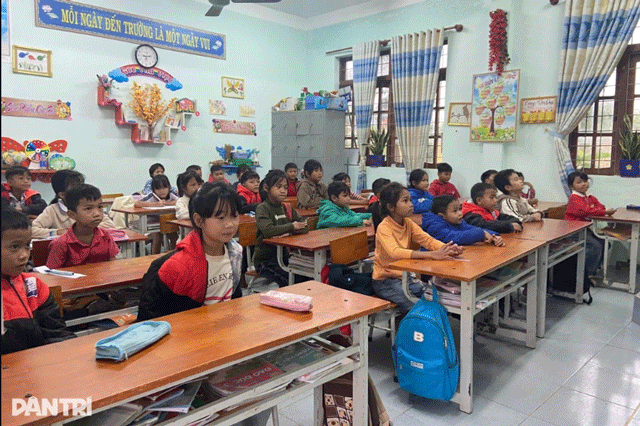 Vu-40-hoc-sinh-ngo-doc-o-quang-tri-ly-do-phu-huynh-dong-y-dua-con-den-lop-sau-4-lan-don-con-ve-1