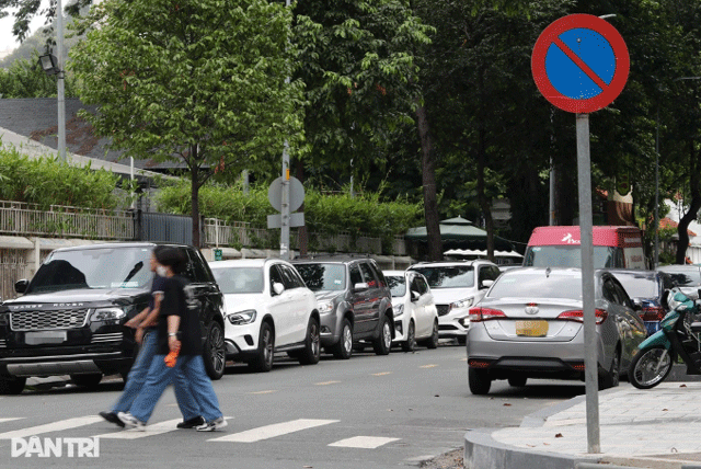 Camera-ai-phat-hien-nhung-loi-ma-nguoi-dieu-khien-oto-xe-may-lau-nay-van-hon-nhien-mac-phai-1