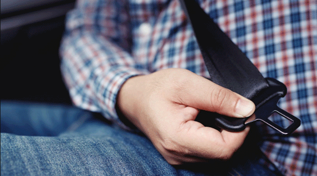 Camera-ai-phat-hien-nhung-loi-ma-nguoi-dieu-khien-oto-xe-may-lau-nay-van-hon-nhien-mac-phai-5