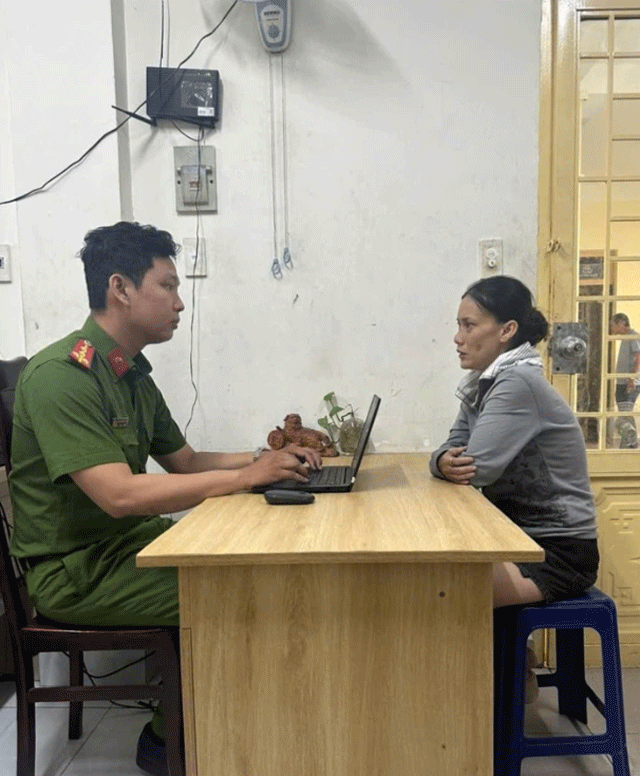 Nguoi-phu-nu-thua-nhan-cuop-bong-tai-be-gai-5-tuoi-o-tphcm-cong-an-tien-hanh-lay-loi-khai-2 (1)