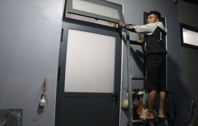 tp-hcm-ly-do-nguoi-dan-ong-dot-nhap-nha-vo-chui-qua-cua-thong-gio-roi-trom-hon-200-trieu-dong