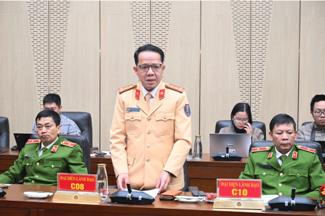 Dai-dien-cuc-canh-sat-giao-thong-ly-giai-vi-sao-co-1800-camera-ai-van-can-csgt-truc-tiep-tuan-tra