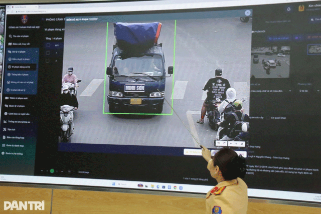 Clip-csgt-tim-ra-loi-vi-pham-qua-camera-ai-truy-vet-duoc-toan-bo-lo-trinh-truoc-do-cua-xe-vi-pham-2