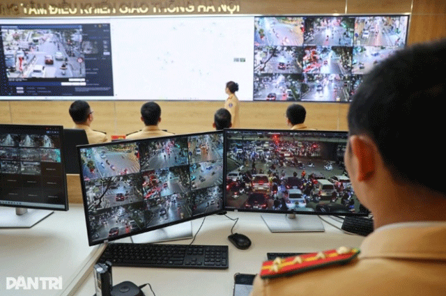 Clip-csgt-tim-ra-loi-vi-pham-qua-camera-ai-truy-vet-duoc-toan-bo-lo-trinh-truoc-do-cua-xe-vi-pham