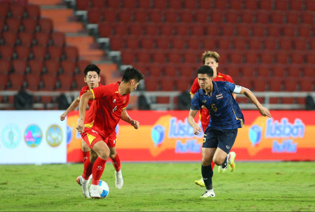 Hlv-thai-lan-chot-cau-xanh-ron-khi-doi-nha-thua-nguoc-u22-viet-nam-o-chung-ket-sea-games-33-2