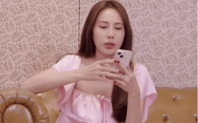 Ca-si-thuy-tien-vua-chot-cau-cang-det-viec-bi-cu-dan-mang-noi-xau-ve-on-ao-tu-thien-nam-2020-1