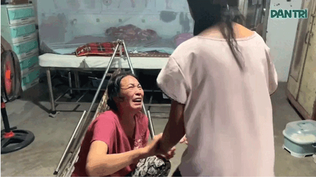 Nguoi-cha-gia-roi-nuoc-mat-khi-tim-trhay-con-gai-bi-cam-diec-sau-1-thang-rong-ruoi-khap-dong-nam-bo-2