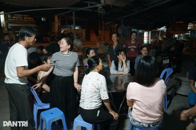 Nguoi-cha-gia-roi-nuoc-mat-khi-tim-trhay-con-gai-bi-cam-diec-sau-1-thang-rong-ruoi-khap-dong-nam-bo-6