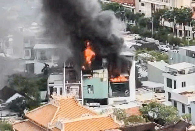 Vu-chay-nha-nghiem-trong-o-da-nang-xe-chua-chay-phai-dau-cach-khoang-100m-hien-truong-gay-am-anh-1