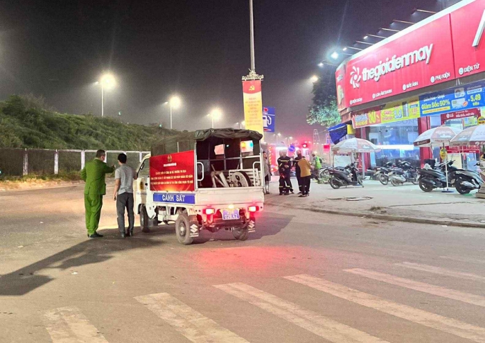 ha-noi-hien-truong-thuong-tam-vu-oto-khach-va-cham-truc-dien-xe-may-2-nguoi-tu-vong-o-to-boc-chay-2