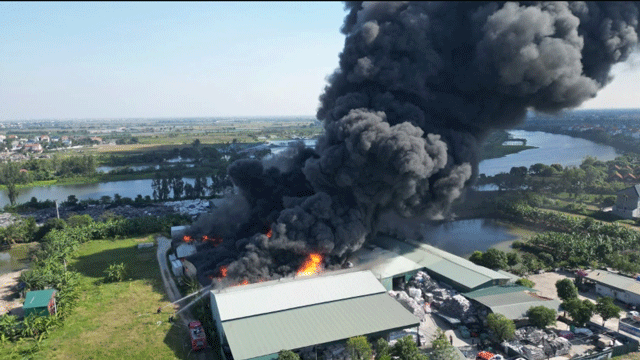 Nhan-chung-ke-lai-qua-trinh-dien-ra-vu-chay-lon-tai-xuong-san-xuat-nhua-o-hai-phong-3