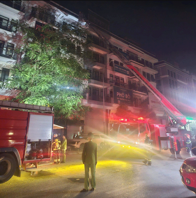 Thong-tin-nong-vu-chay-nha-5-tang-o-ha-noi-luc-gan-2h-sang-5-nguoi-bi-mac-ket-co-3-tre-em-4