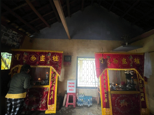 Nguoi-than-dau-don-nhin-canh-2-nguoi-dan-ong-co-cuu-bo-bi-lu-cuon-tru-cot-mat-tai-san-khong-con-gi-4