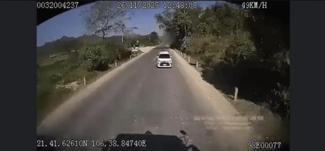 Camera-ghi-lai-canh-tuong-am-anh-vu-xe-oto-va-cham-manh-voi-xe-tai-o-phu-tho-khien-3-nguoi-tu-vong-4