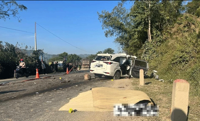 Camera-ghi-lai-canh-tuong-am-anh-vu-xe-oto-va-cham-manh-voi-xe-tai-o-phu-tho-khien-3-nguoi-tu-vong-5