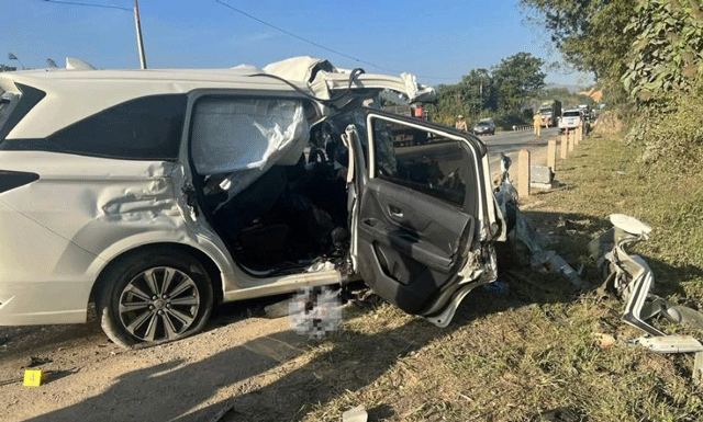 Camera-ghi-lai-canh-tuong-am-anh-vu-xe-oto-va-cham-manh-voi-xe-tai-o-phu-tho-khien-3-nguoi-tu-vong-6