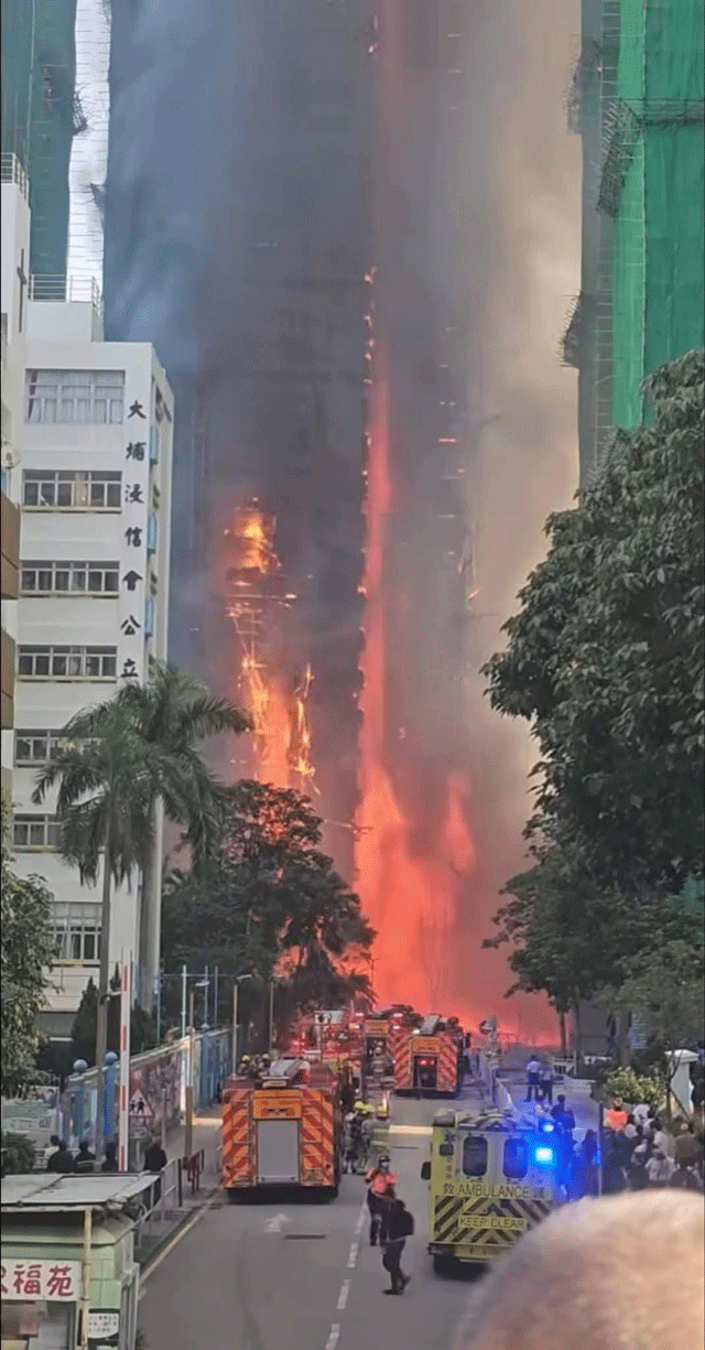 Chay-chung-cu-cuc-lon-tai-hong-kong-khoi-den-day-dac-nhieu-nguoi-mac-ket-trong-dam-chay-3