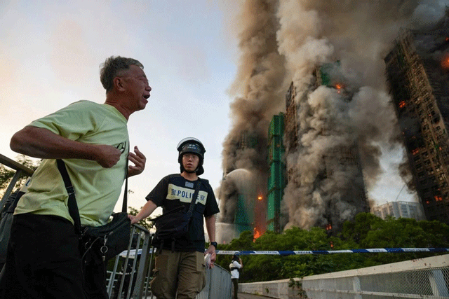 Chay-chung-cu-cuc-lon-tai-hong-kong-khoi-den-day-dac-nhieu-nguoi-mac-ket-trong-dam-chay